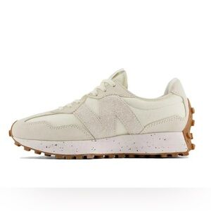 New Balance Women’s 327 Turtledove shoe. Size 9.